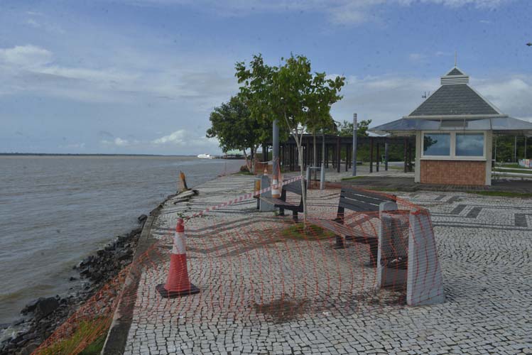 
        
            Veja imagens do abandono no Portal da Amazônia 
        
    