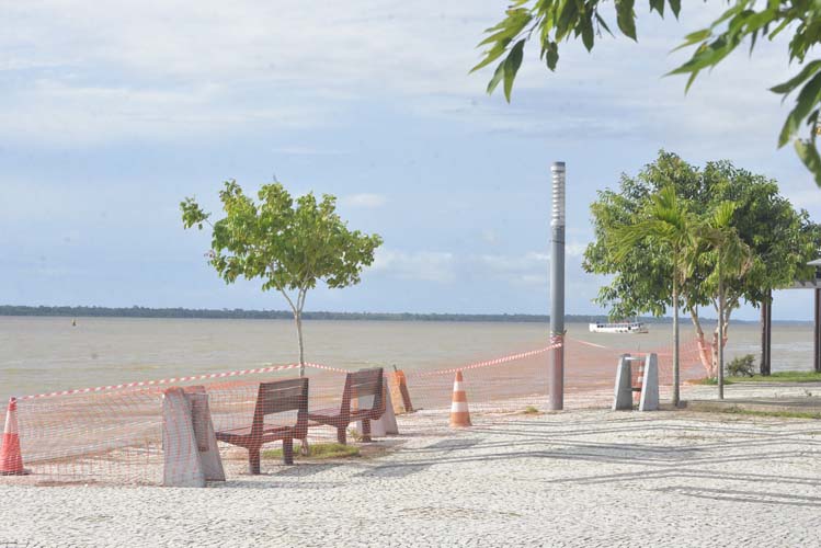 
        
            Veja imagens do abandono no Portal da Amazônia 
        
    