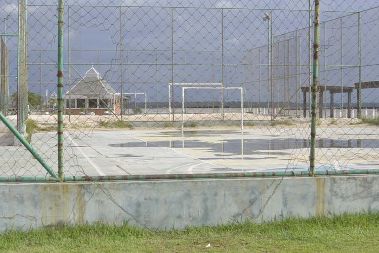 
        
            Veja imagens do abandono no Portal da Amazônia 
        
    