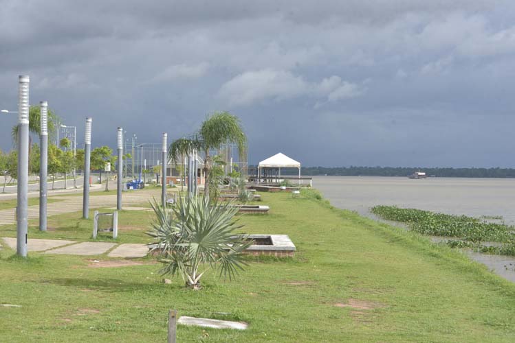 
        
            Veja imagens do abandono no Portal da Amazônia 
        
    