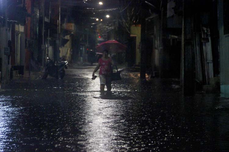 
        
            Chuva, alagamentos e falta de energia em Belém
        
    