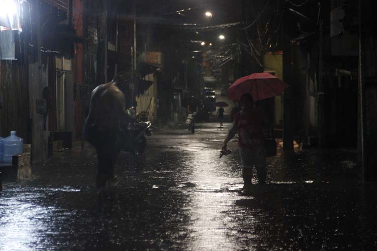 
        
            Chuva, alagamentos e falta de energia em Belém
        
    