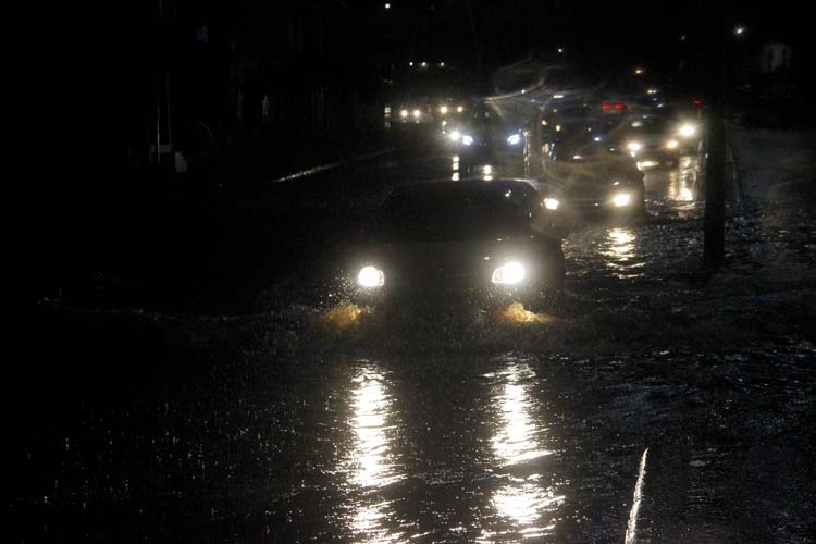 
        
            Chuva, alagamentos e falta de energia em Belém
        
    