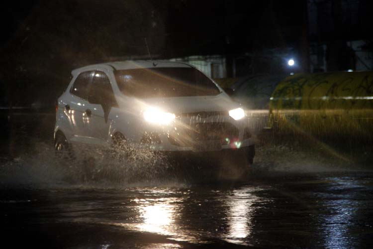 
        
            Chuva, alagamentos e falta de energia em Belém
        
    