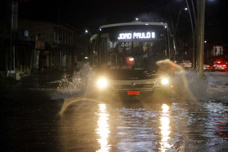
        
            Chuva, alagamentos e falta de energia em Belém
        
    