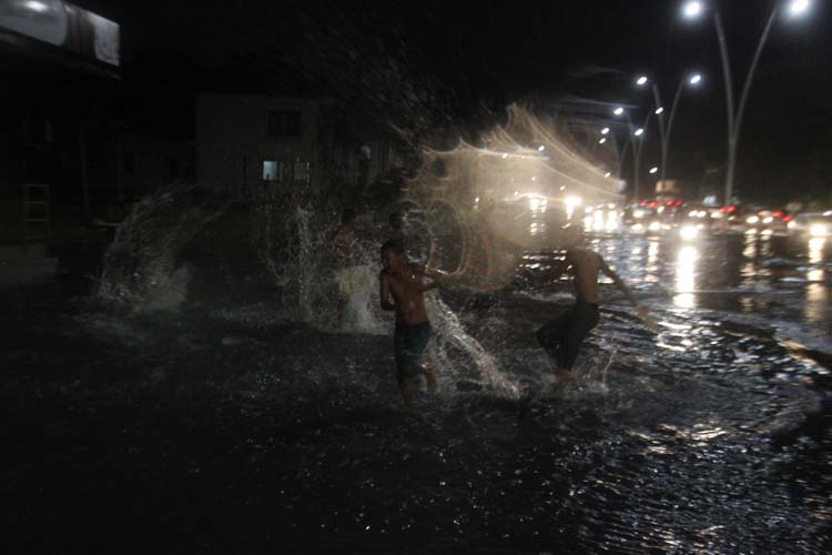
        
            Chuva, alagamentos e falta de energia em Belém
        
    
