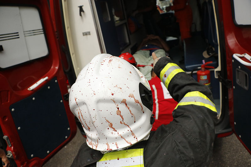 
        
        
            Um morre e outros três ficam feridos em queda de avião em Belém
        
    