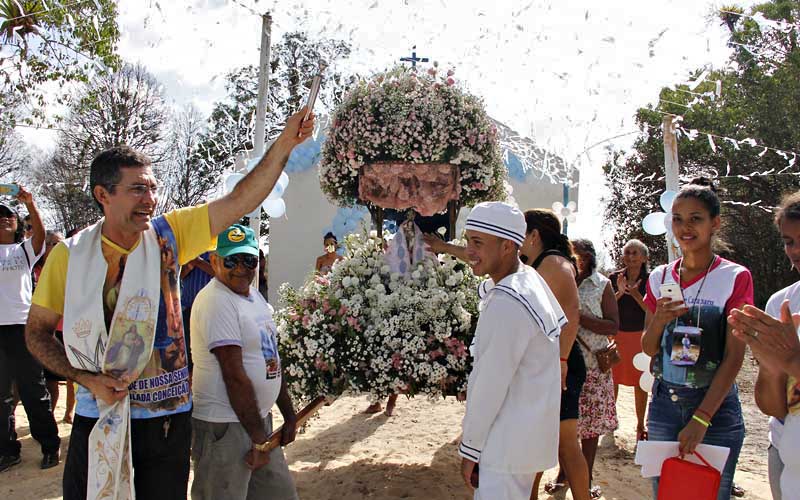 Confira imagens da procissão das águas em Caraparú