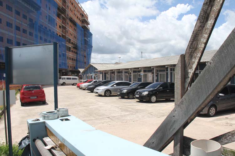 
        
            Obras de hospitais seguem inacabadas
        
    