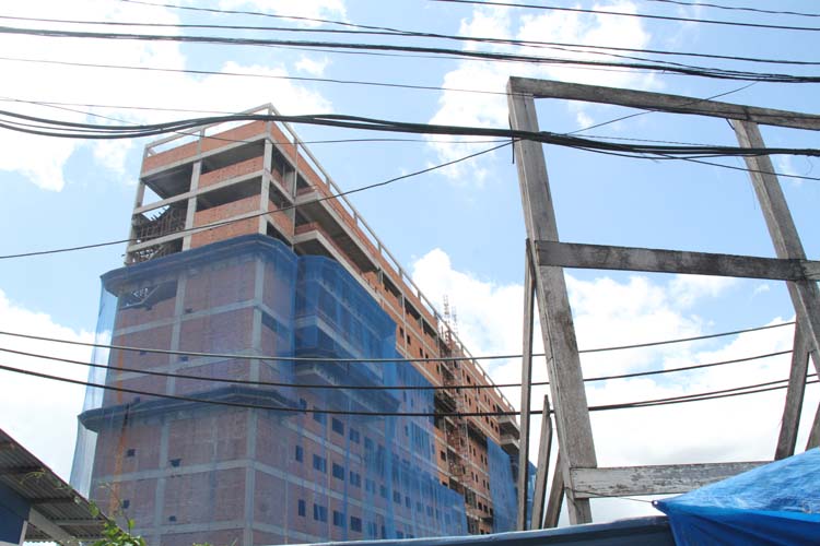 
        
            Obras de hospitais seguem inacabadas
        
    