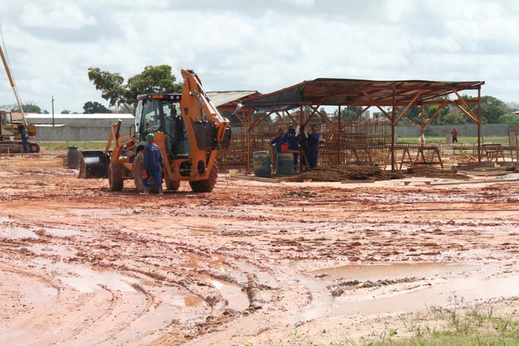 
        
            Obras de hospitais seguem inacabadas
        
    