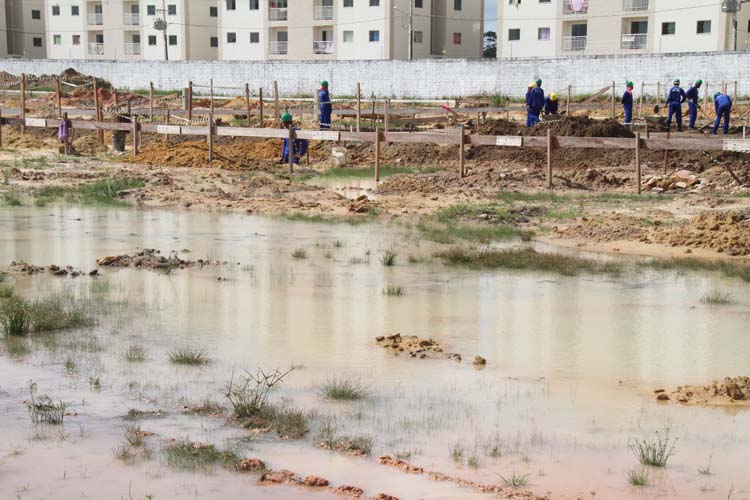 
        
            Obras de hospitais seguem inacabadas
        
    