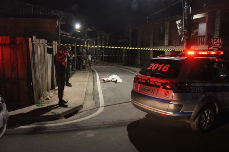 
        
            Homem é morto com oito tiros de pistola
        
    