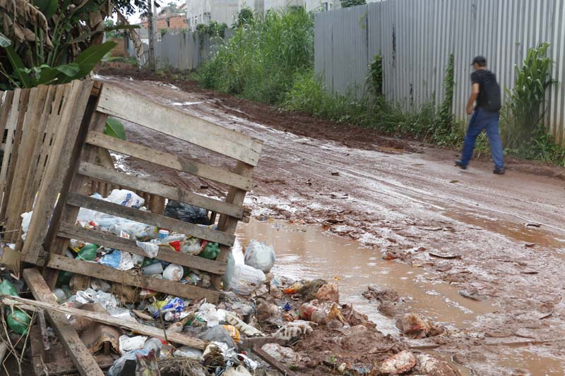 
        
            Rua está quase intrafegável em Ananindeua
        
    