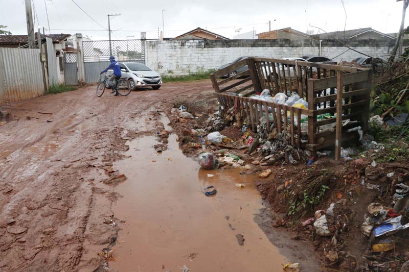 
        
            Rua está quase intrafegável em Ananindeua
        
    