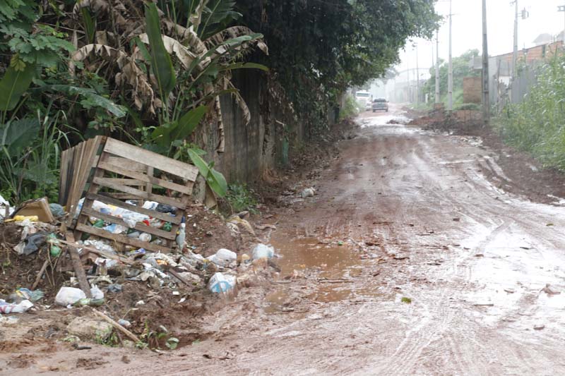 
        
            Rua está quase intrafegável em Ananindeua
        
    