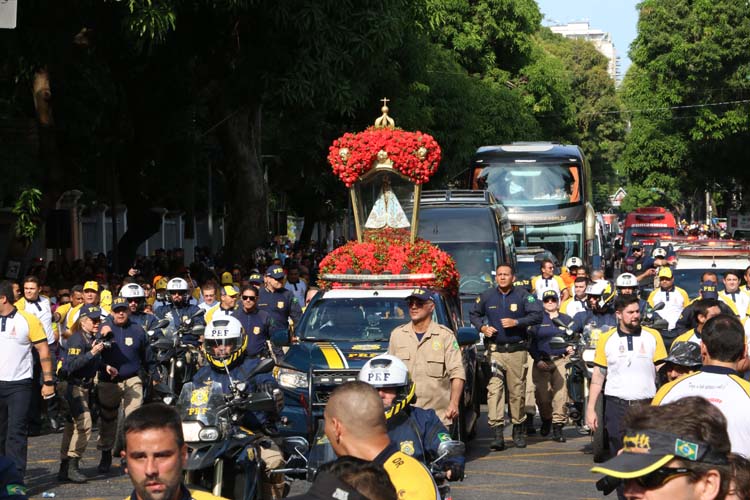 
        
            Veja mais fotos do primeiro traslado do Círio 2016
        
    