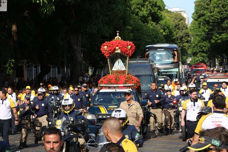
        
            Veja mais fotos do primeiro traslado do Círio 2016
        
    