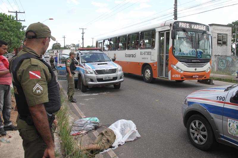 
        
            Passageiro morre após fugir de assalto
        
    