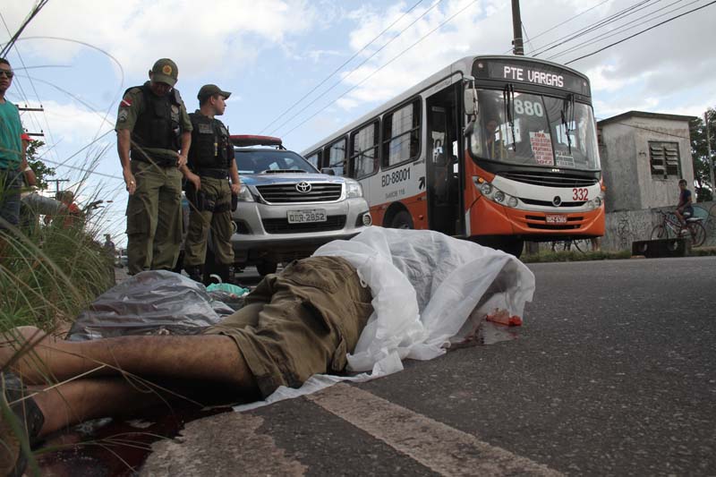 
        
            Passageiro morre após fugir de assalto
        
    