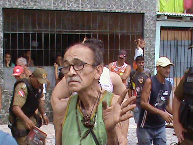 
        
            Justiça despeja morador de casa macabra
        
    