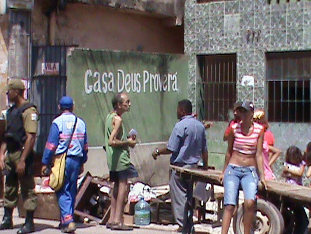 
        
            Justiça despeja morador de casa macabra
        
    