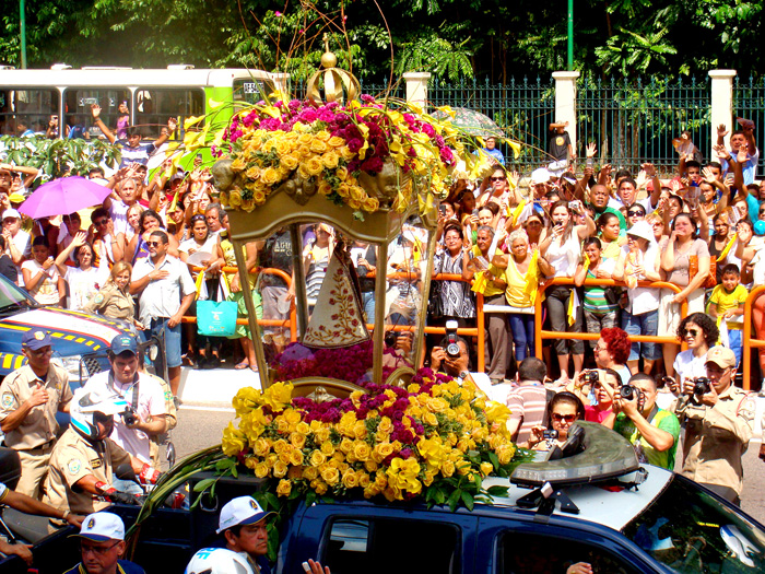 
        
            Devotos homenageiam a Virgem de Nazaré na RBA
        
    