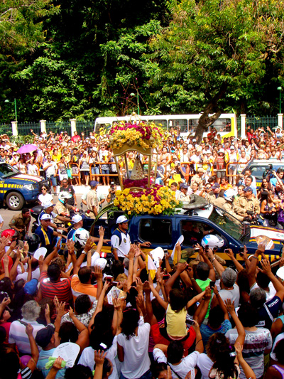 
        
            Devotos homenageiam a Virgem de Nazaré na RBA
        
    