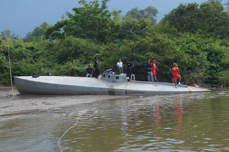 
        
            Submarino apreendido em Vigia chega em Belém
        
    