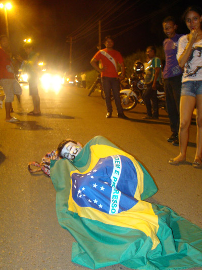 
        
            Manifestantes fecham BR 422 por quatro horas em Tucuruí
        
    