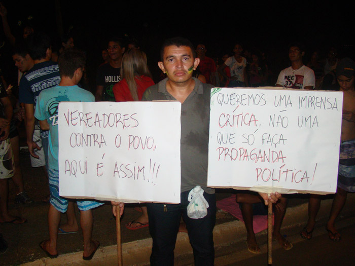 
        
            Manifestantes fecham BR 422 por quatro horas em Tucuruí
        
    