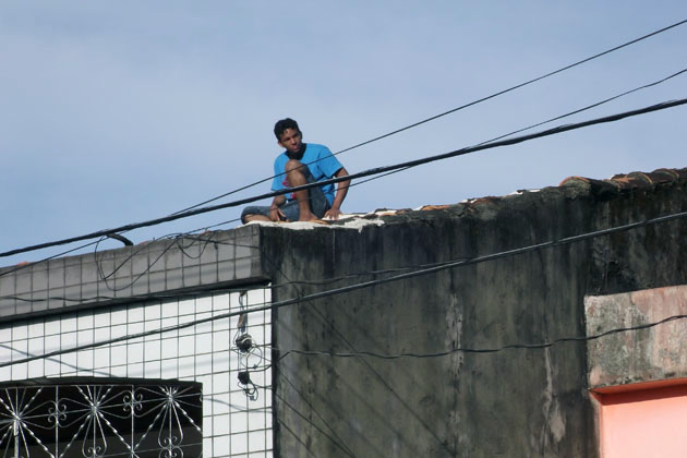 
        
            Homem é preso tentando entrar em casa
        
    