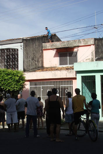 
        
            Homem é preso tentando entrar em casa
        
    