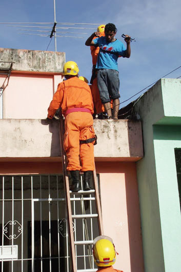
        
            Homem é preso tentando entrar em casa
        
    