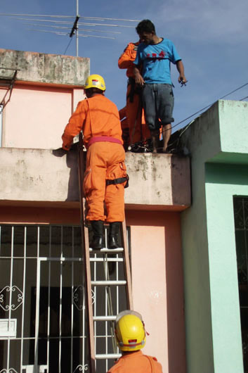 
        
            Homem é preso tentando entrar em casa
        
    