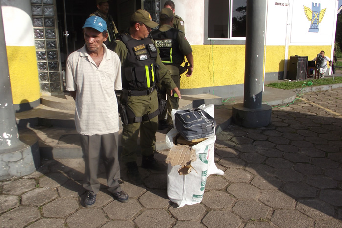 
        
            PRF apreende 55kg de maconha na Alça Viária
        
    