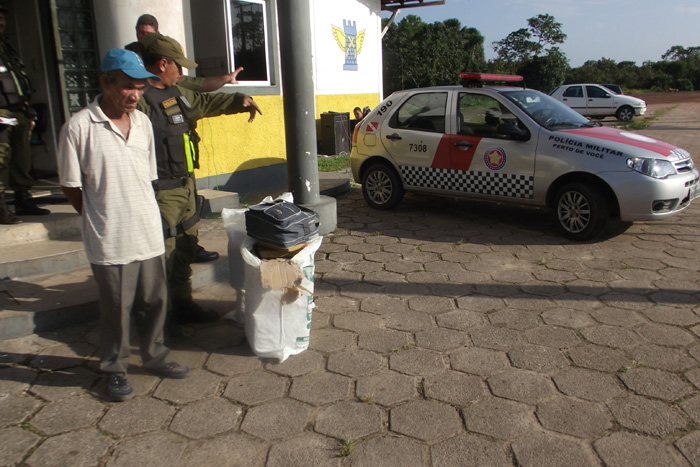 
        
            PRF apreende 55kg de maconha na Alça Viária
        
    