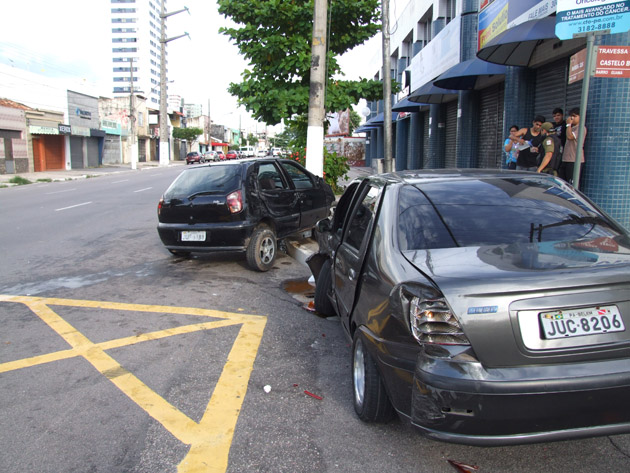 
        
            Carros se chocam e provocam acidente grave na Cremação
        
    
