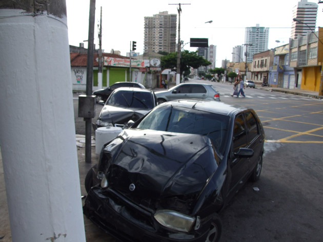 
        
            Carros se chocam e provocam acidente grave na Cremação
        
    