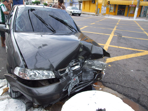 
        
            Carros se chocam e provocam acidente grave na Cremação
        
    