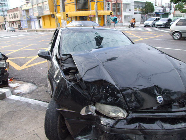 
        
            Carros se chocam e provocam acidente grave na Cremação
        
    