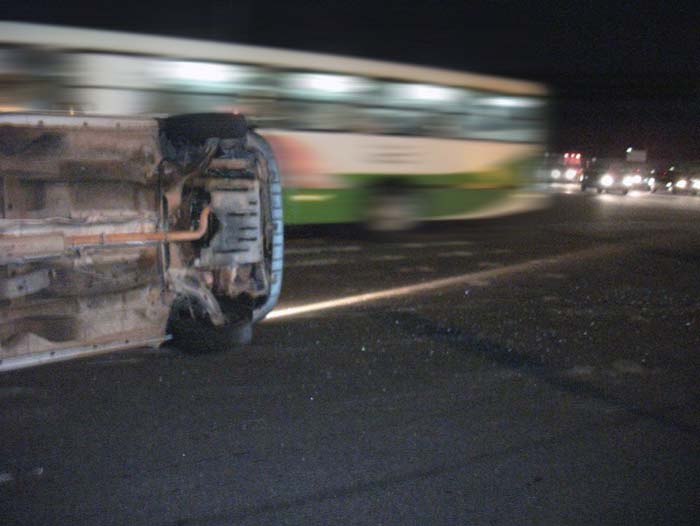 
        
            Ambulância colide e vira na pista
        
    