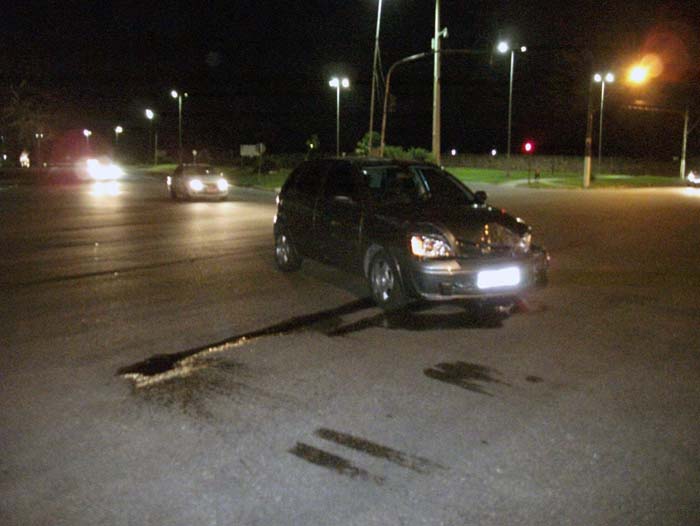 
        
            Ambulância colide e vira na pista
        
    