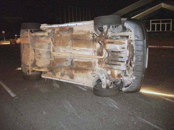 
        
            Ambulância colide e vira na pista
        
    