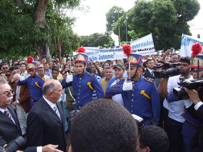 
        
            Jatene toma posse como governador do Pará
        
    