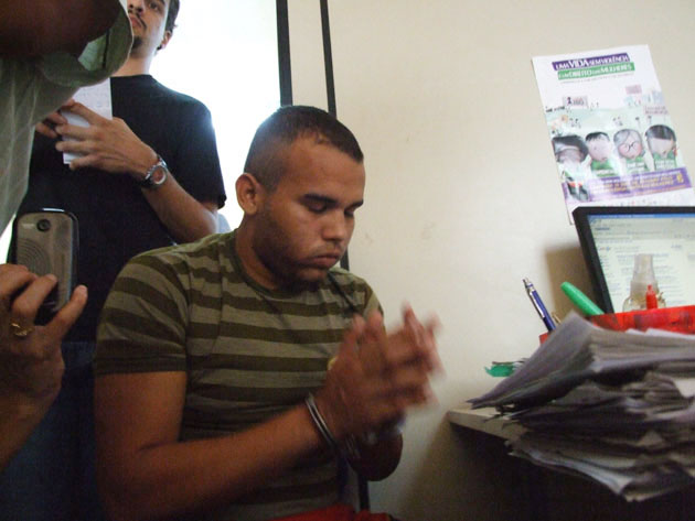 
        
            Presos dançarinos da banda Amazonas 
        
    
