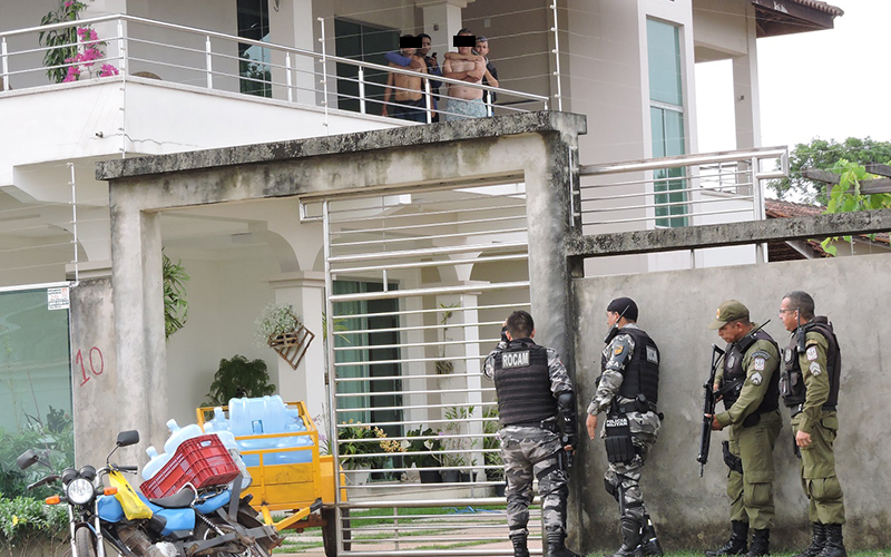 
        
            Empresário e entregador ficam reféns em Castanhal
        
    