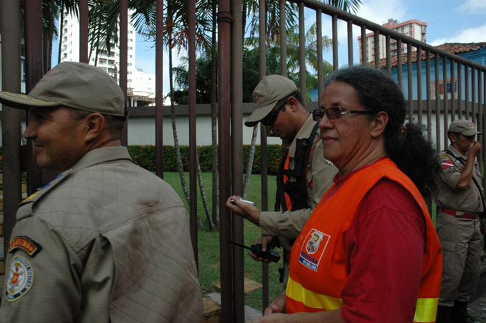 
        
            Bombeiros continuam trabalhos no prédio que pegou 
        
    