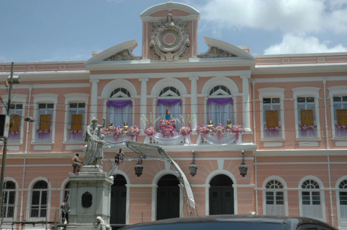 
        
            Homenagens a Nossa Senhora de Nazaré
        
    