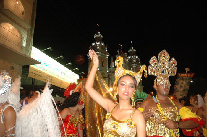 
        
            Auto do Círio festeja a Santa nas ruas de Belém
        
    